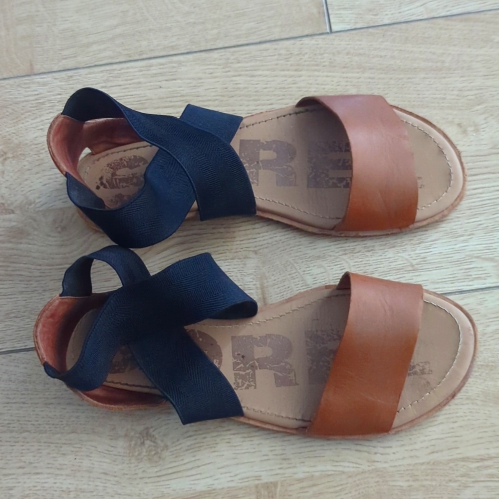 Sorel Ella sandals with elastic size 7